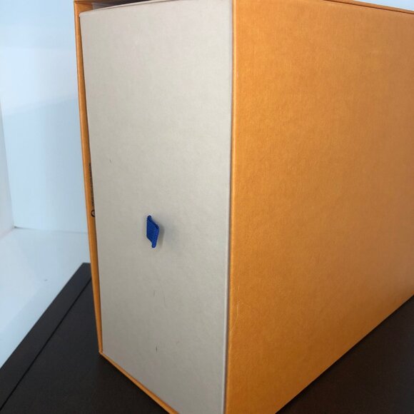 Louis Vuitton Magnetic Storage Box with Dust Bag and Ribbon - Picture 2 of 4